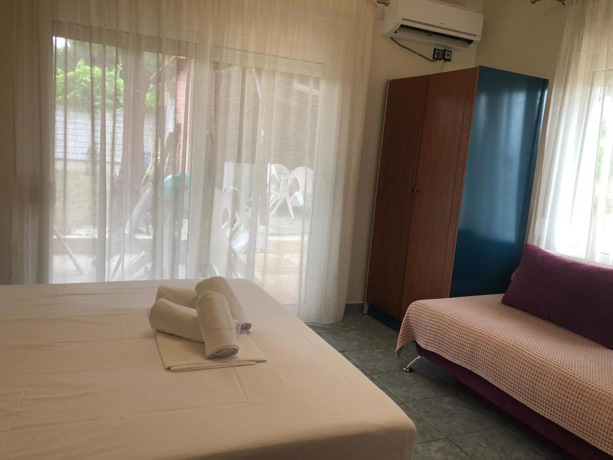 Plaisir Rooms Makriammos Bagian luar foto
